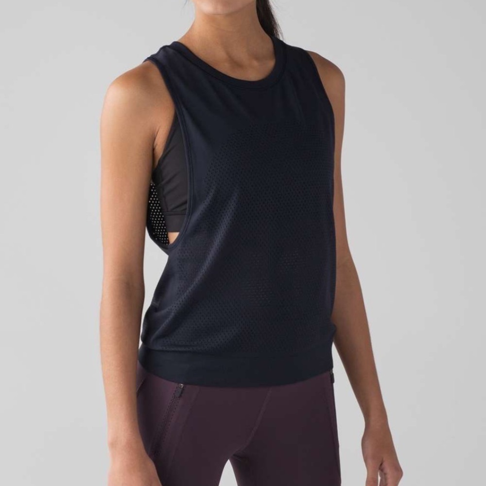 Lululemon Breeze By muscle tank in midnight navy Sz? - Picture 5 of 5